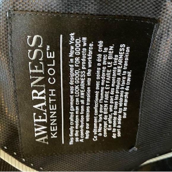 Two sets of Kenneth Cole awareness suits - Picture 3 of 7